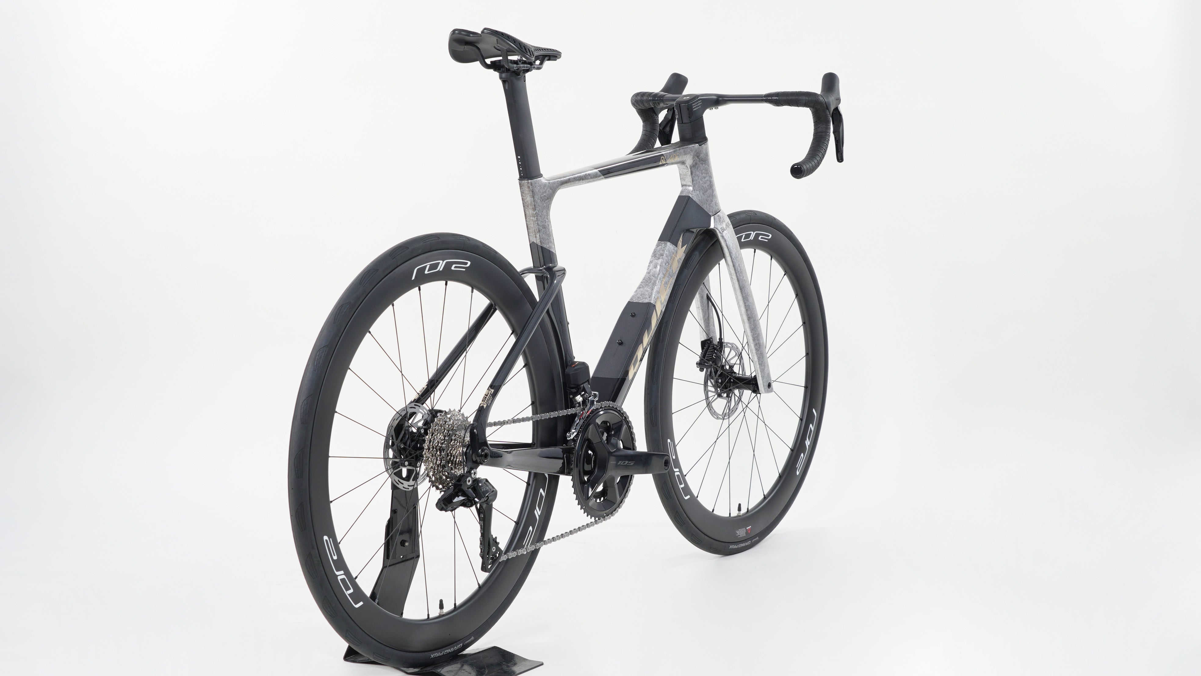 BLADE GEN 2 — rear three-quarter view