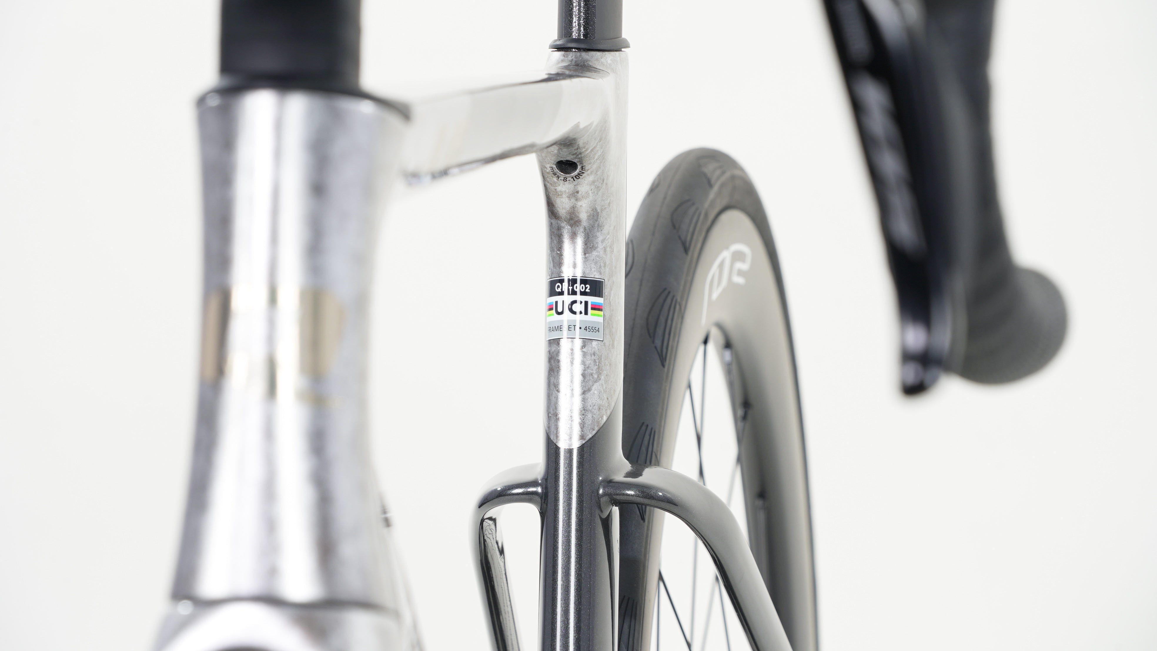 BLADE GEN 2 — head tube and fork detail